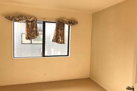 Photo of property in 19 Springside Place, New Lynn, Auckland, 0600