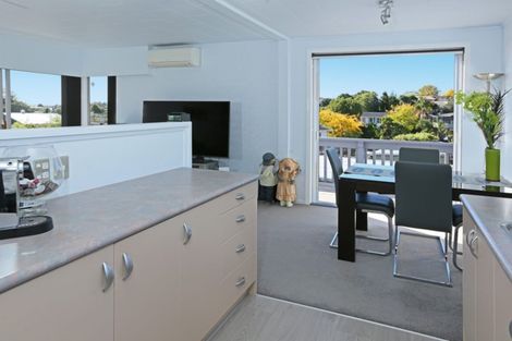 Photo of property in 10 Longreach Drive, Sunnyvale, Auckland, 0612