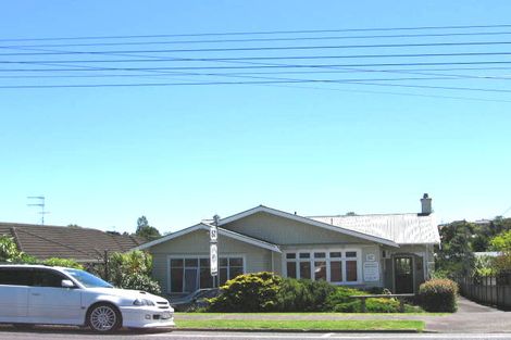 Photo of property in 2/57 Shakespeare Road, Milford, Auckland, 0620