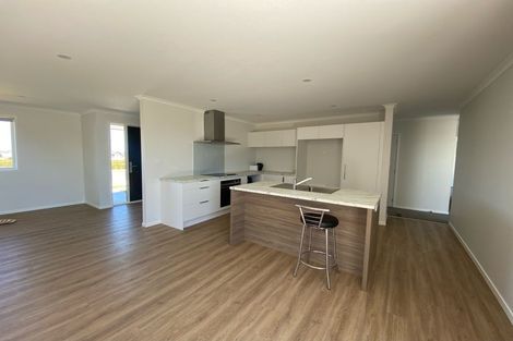 Photo of property in 28 Te Piriti Road, One Tree Point, 0118