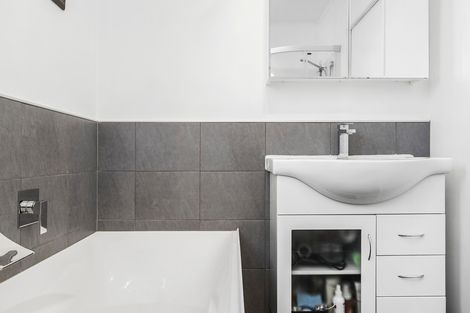 Photo of property in 13 Pendlebury Street, Green Bay, Auckland, 0604