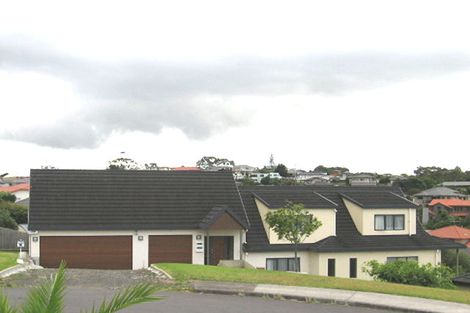 Photo of property in 11 Bonnard Place, West Harbour, Auckland, 0618