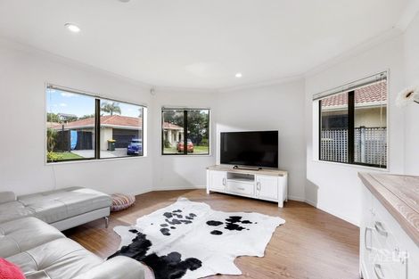 Photo of property in 6g Clearwater Cove, West Harbour, Auckland, 0618