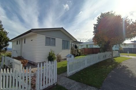 Photo of property in 27 Aniseed Grove, Timberlea, Upper Hutt, 5018
