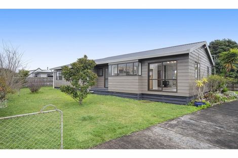 Photo of property in 20 Harbour Crest Drive, Waiuku, 2123