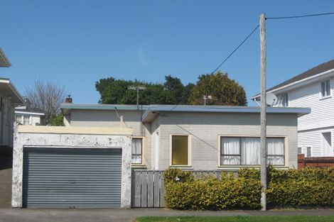 Photo of property in 25 Bulteel Street, New Plymouth, 4310