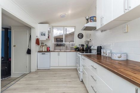 Photo of property in 64 Allardice Street, Dannevirke, 4930