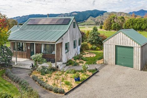 Photo of property in 389 Tararua Road, Levin, 5571