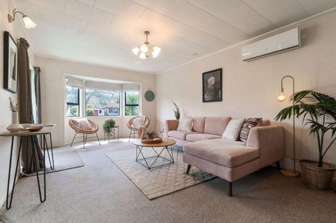 Photo of property in 21 Redlands Grove, Swanson, Auckland, 0612