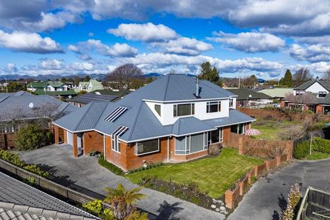Photo of property in 18 Huntingdon Place, Avonhead, Christchurch, 8042