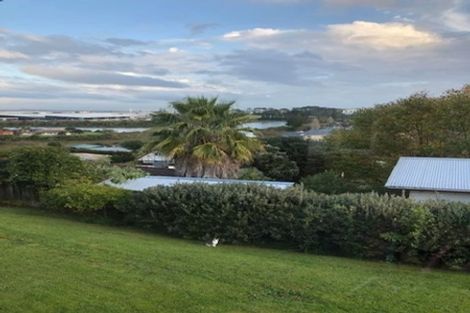 Photo of property in 19c Te Anau Place, Pakuranga Heights, Auckland, 2010