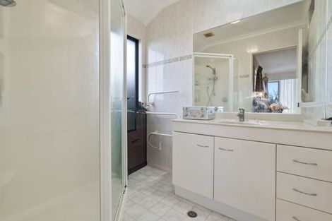 Photo of property in 56 Ribbonwood Crescent, Goodwood Heights, Auckland, 2105