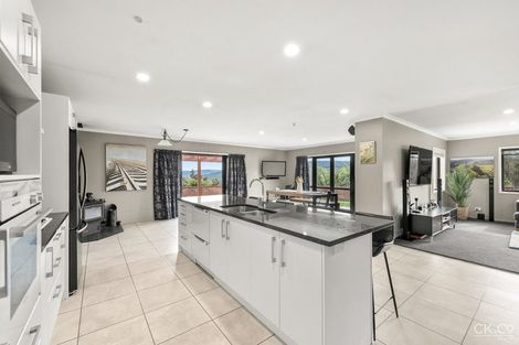 Photo of property in 3 Streets Way, Timberlea, Upper Hutt, 5018