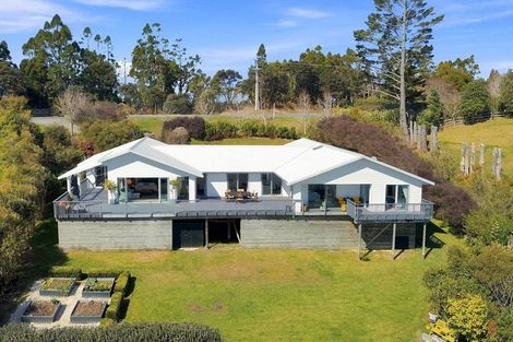 Photo of property in 136 Pinchgut Road, Kaukapakapa, 0873