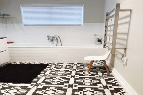 Photo of property in 2 Taroka Close, Pinehill, Auckland, 0632