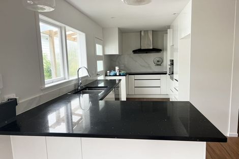 Photo of property in 640 Beach Road, Browns Bay, Auckland, 0630