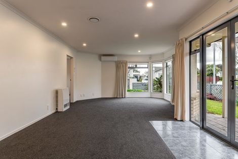 Photo of property in 14 Winston Avenue, Hokowhitu, Palmerston North, 4410
