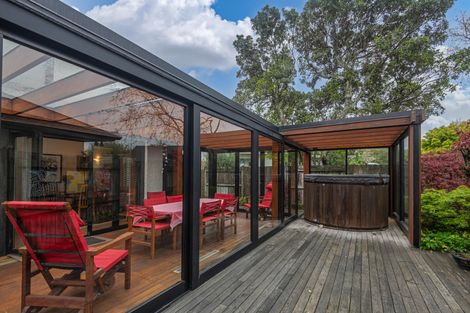 Photo of property in 18 Durham Crescent, Palmerston North, 4414