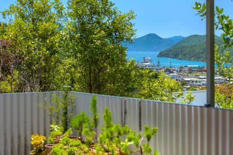 Photo of property in 13 Webster Place, Picton, 7220