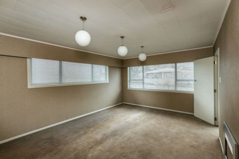 Photo of property in 27 Rospeath Crescent, Spotswood, New Plymouth, 4310