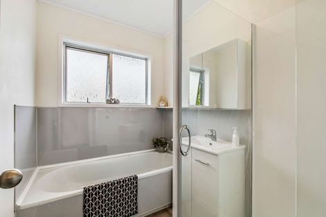 Photo of property in 1/27 Mannering Place, Hillcrest, Auckland, 0627