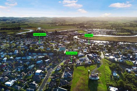 Photo of property in 32 Te Kauri Place, Helensville, 0800