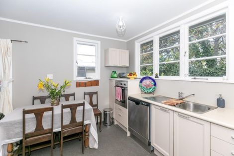 Photo of property in 1064 Heaphy Terrace, Fairfield, Hamilton, 3214