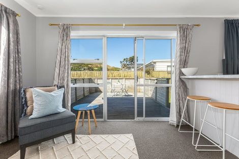 Photo of property in 2a Colchester Crescent, Newlands, Wellington, 6037