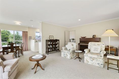Photo of property in 10 King Richard Place, Browns Bay, Auckland, 0630