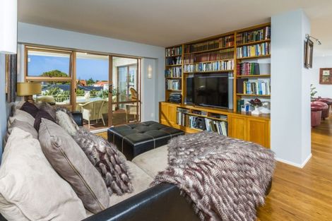 Photo of property in 2b/6 The Promenade, Takapuna, Auckland, 0622