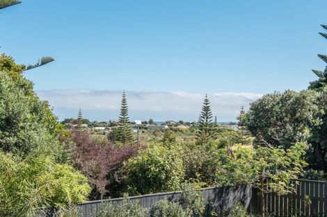 Photo of property in 9 Kaitawa Street, Waikanae Beach, Waikanae, 5036