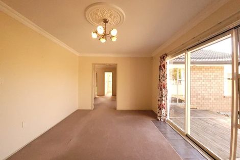 Photo of property in 31 Prince Regent Drive, Half Moon Bay, Auckland, 2012