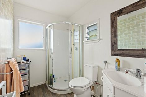 Photo of property in 1412 Whangaparaoa Road, Army Bay, Whangaparaoa, 0930