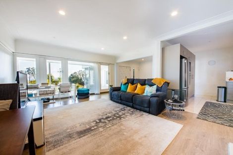 Photo of property in 81a Stanley Point Road, Stanley Point, Auckland, 0624