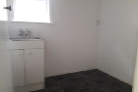 Photo of property in 1/6 Woodall Place, Totara Vale, Auckland, 0627