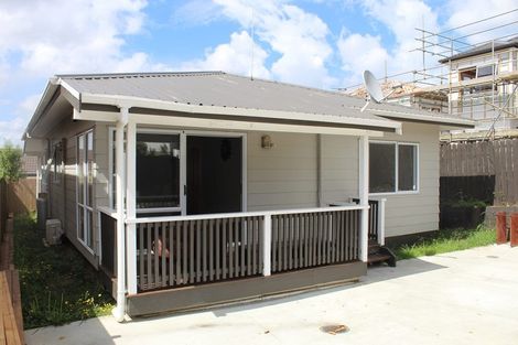 Photo of property in 2 Bill Phillip Place, Clendon Park, Auckland, 2103