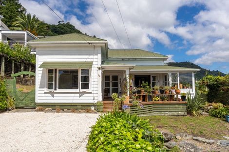 Photo of property in 14 Broadway, Picton, 7220