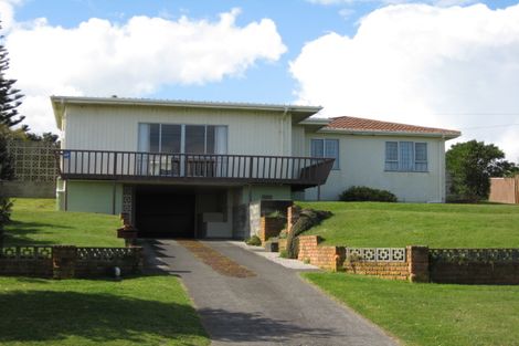 Photo of property in 114 Karaka Street, Castlecliff, Whanganui, 4501