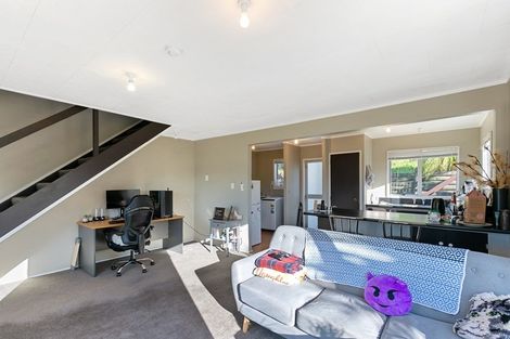 Photo of property in 32a Cheltenham Terrace, Newlands, Wellington, 6037