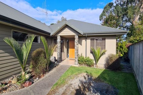 Photo of property in 9 La Lena Grove, Fitzherbert, Palmerston North, 4410