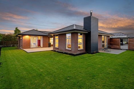 Photo of property in 16d Crown Close, Prebbleton, 7604