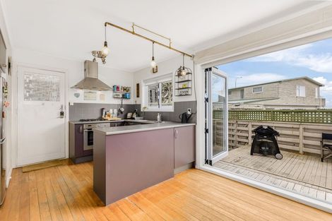 Photo of property in 82 Muritai Road, Eastbourne, Lower Hutt, 5013