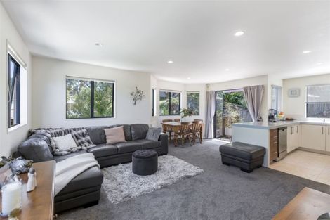 Photo of property in 18 Carento Way, Stanmore Bay, Whangaparaoa, 0932