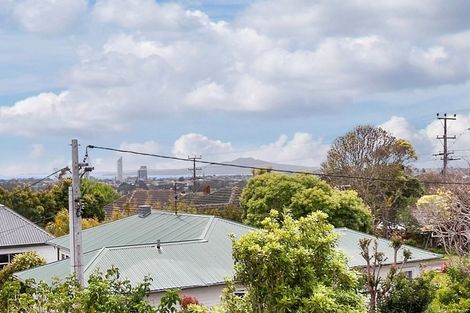 Photo of property in 4/87 Ocean View Road, Hillcrest, Auckland, 0627