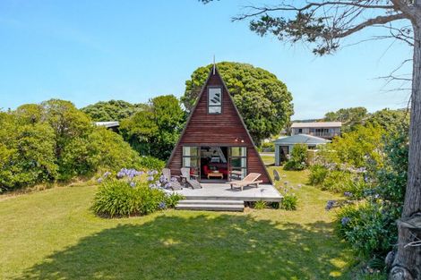 Photo of property in 127 Blue Pacific Parade, Riversdale Beach, Masterton, 5872