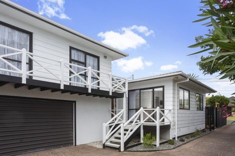 Photo of property in 2/23 Beatrice Avenue, Hillcrest, Auckland, 0627