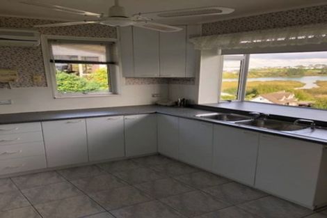 Photo of property in 19c Te Anau Place, Pakuranga Heights, Auckland, 2010