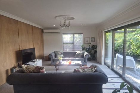 Photo of property in 102 Liardet Street, New Plymouth, 4310