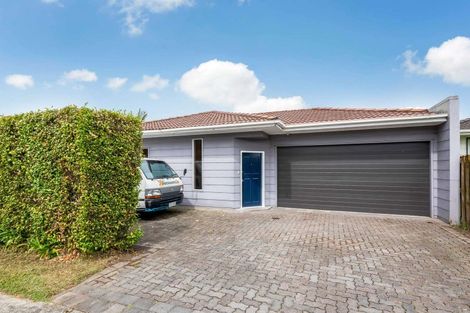 Photo of property in 135 Aviemore Drive, Highland Park, Auckland, 2010