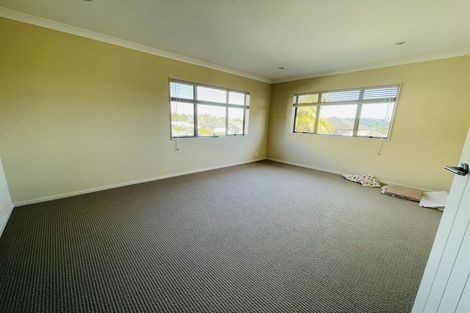 Photo of property in 10 Wye Oak Drive, Schnapper Rock, Auckland, 0632